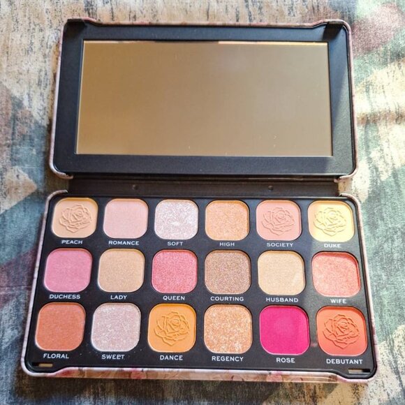 🌹 Revolution Forever Flawless – Regal Romance (Brand New) - Picture 1 of 3